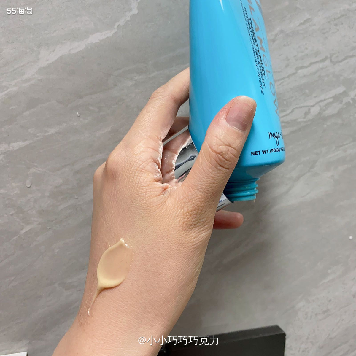 夏季真的很容易缺水，所以我经常做面膜，隔一天做一次贴面的面膜