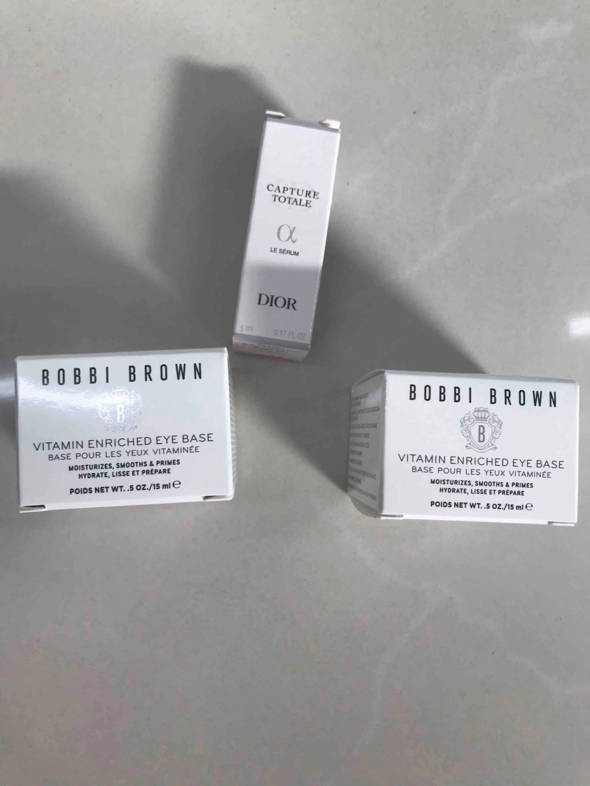 芭比布朗眼霜还是5月份丝芙兰做活动半价入手的，之前没有用过这