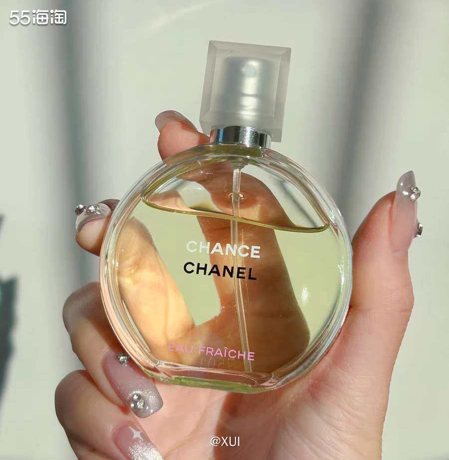 过了几天终于看到香奈儿的绿邂逅淡香补货了立马拿下，绿色和夏天