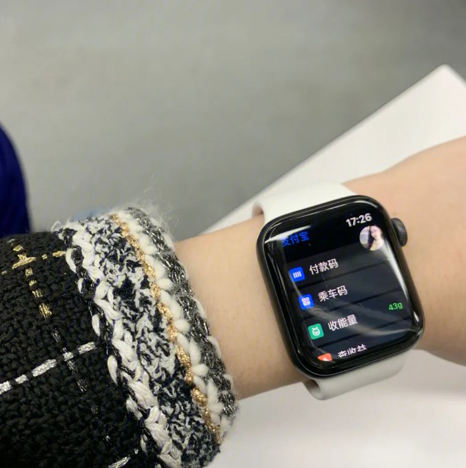 我在Apple Watch SE 二代和s8当中终于选择了A