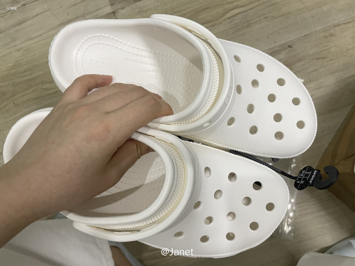 之前买的卡洛驰萌萌款20刀，是卡洛驰最开始做活动的时候买的，