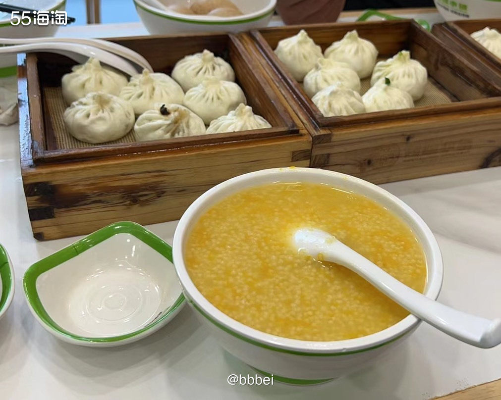 🌼早餐分享 🍃价格：小笼包十块一笼，小米粥三块一碗。 �