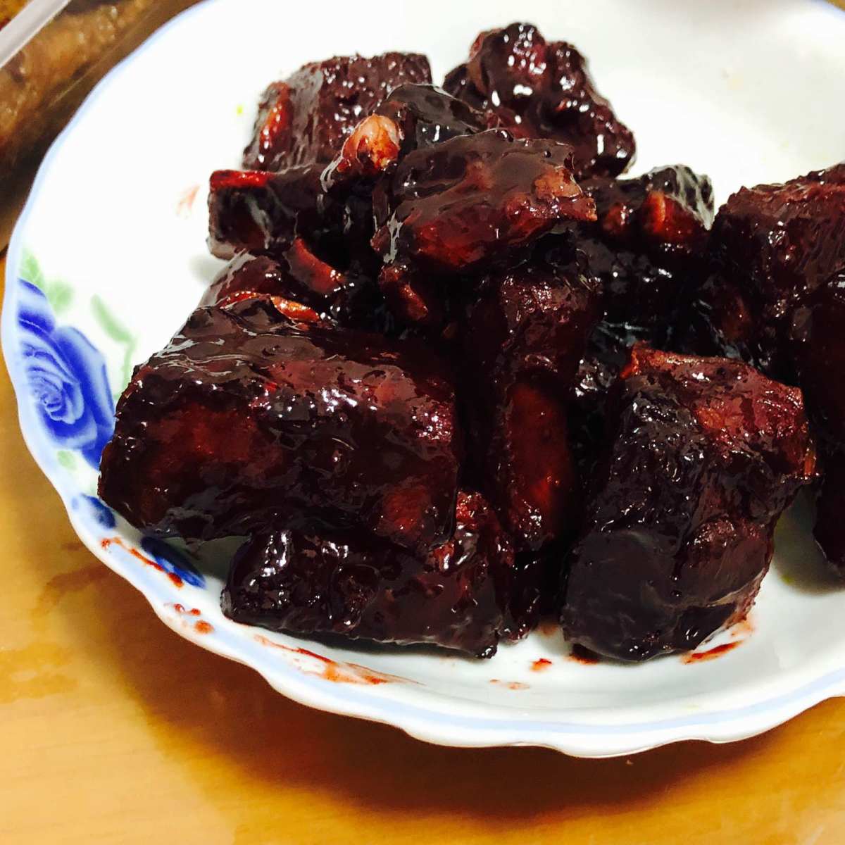 周末大早老爸去了章云烤鸭排队买鸭子，这家店在评事街上也好多年