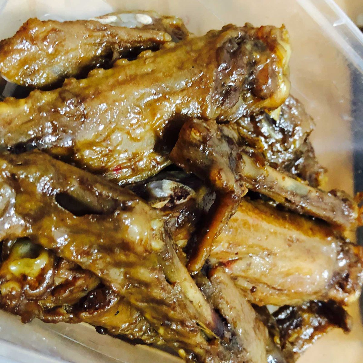 周末大早老爸去了章云烤鸭排队买鸭子，这家店在评事街上也好多年
