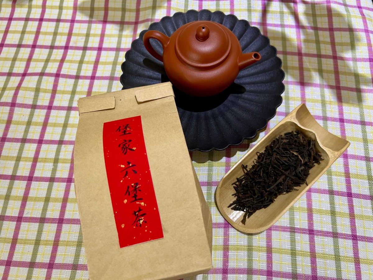 大概是环境关系，从小就有饮茶习惯，随着长大也认识越来越多的茶