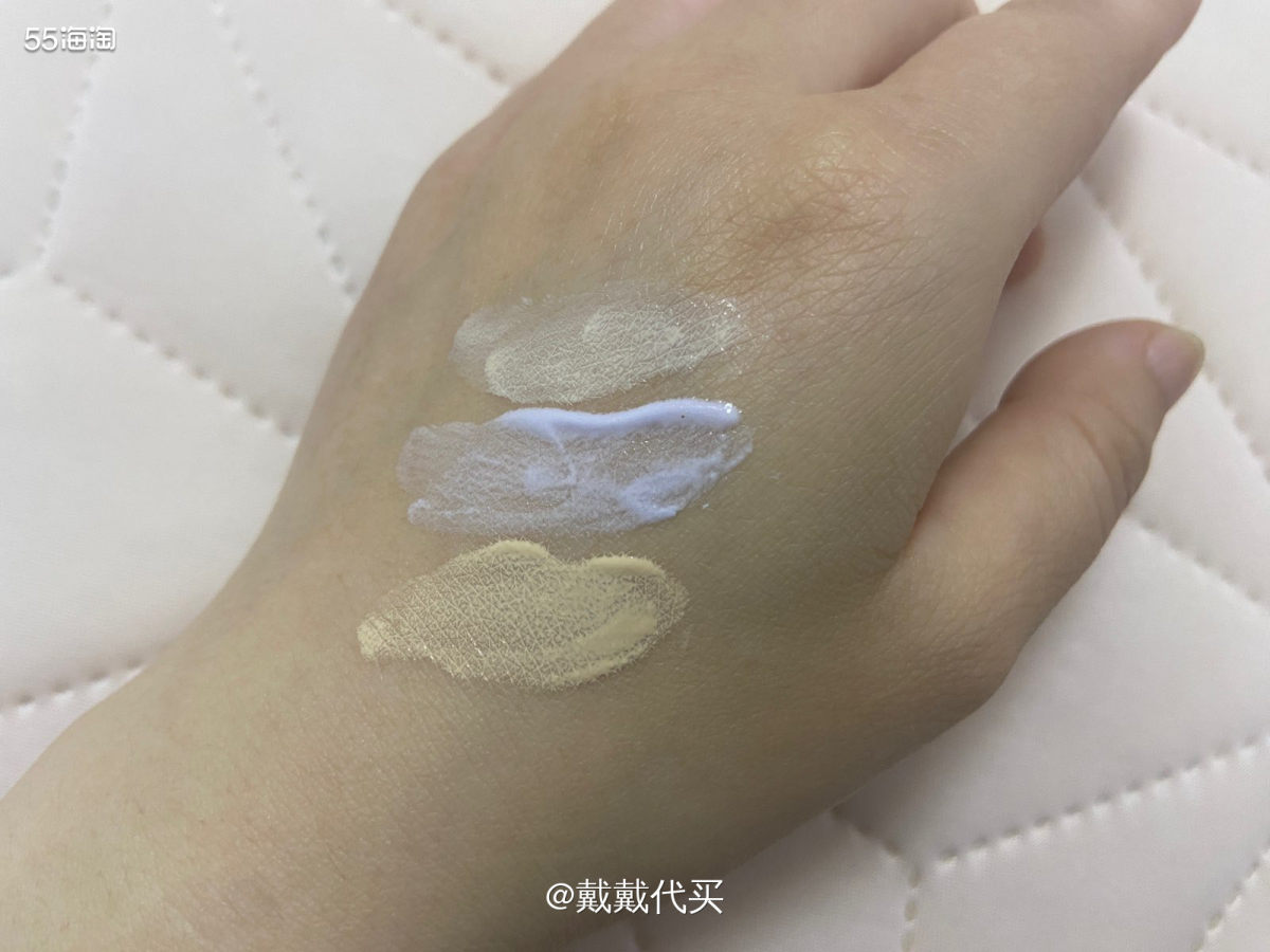 灯光下苹果后置镜头直拍（忽略我的手）无滤镜，白皮，上妆工具: