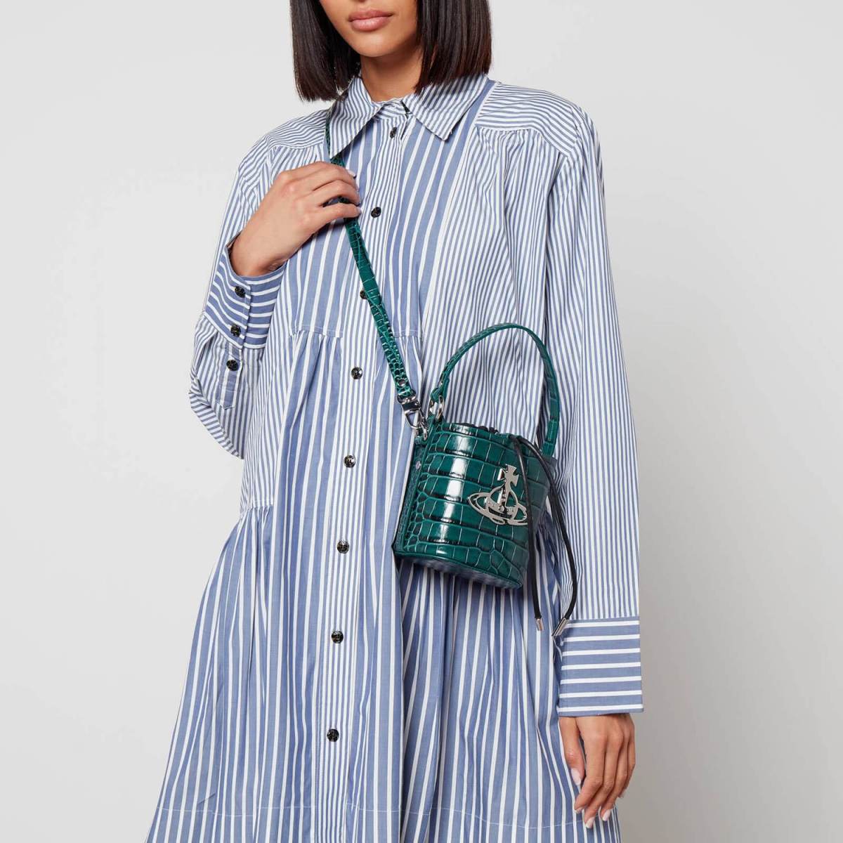 Vivienne Westwood是英国设计师时尚品牌，创始