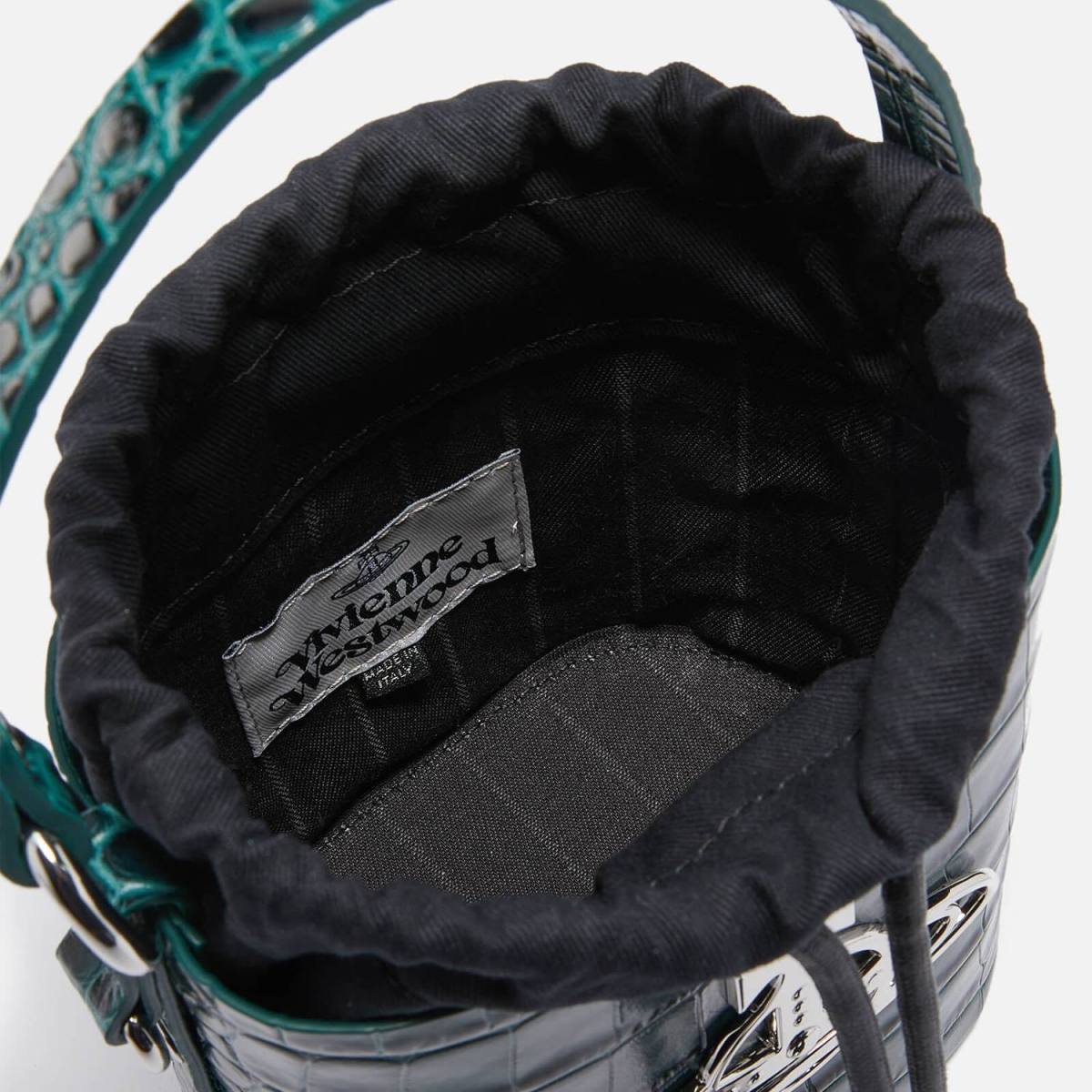 Vivienne Westwood是英国设计师时尚品牌，创始