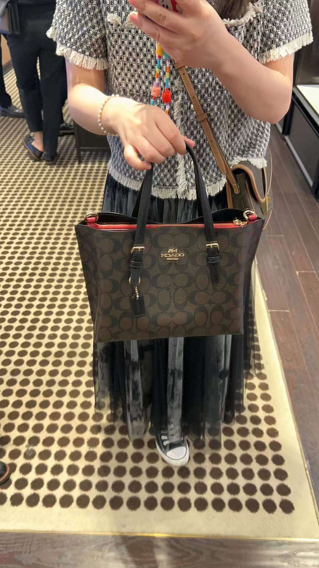 coach outlet这款托特25对小个子很友好，同是冰川
