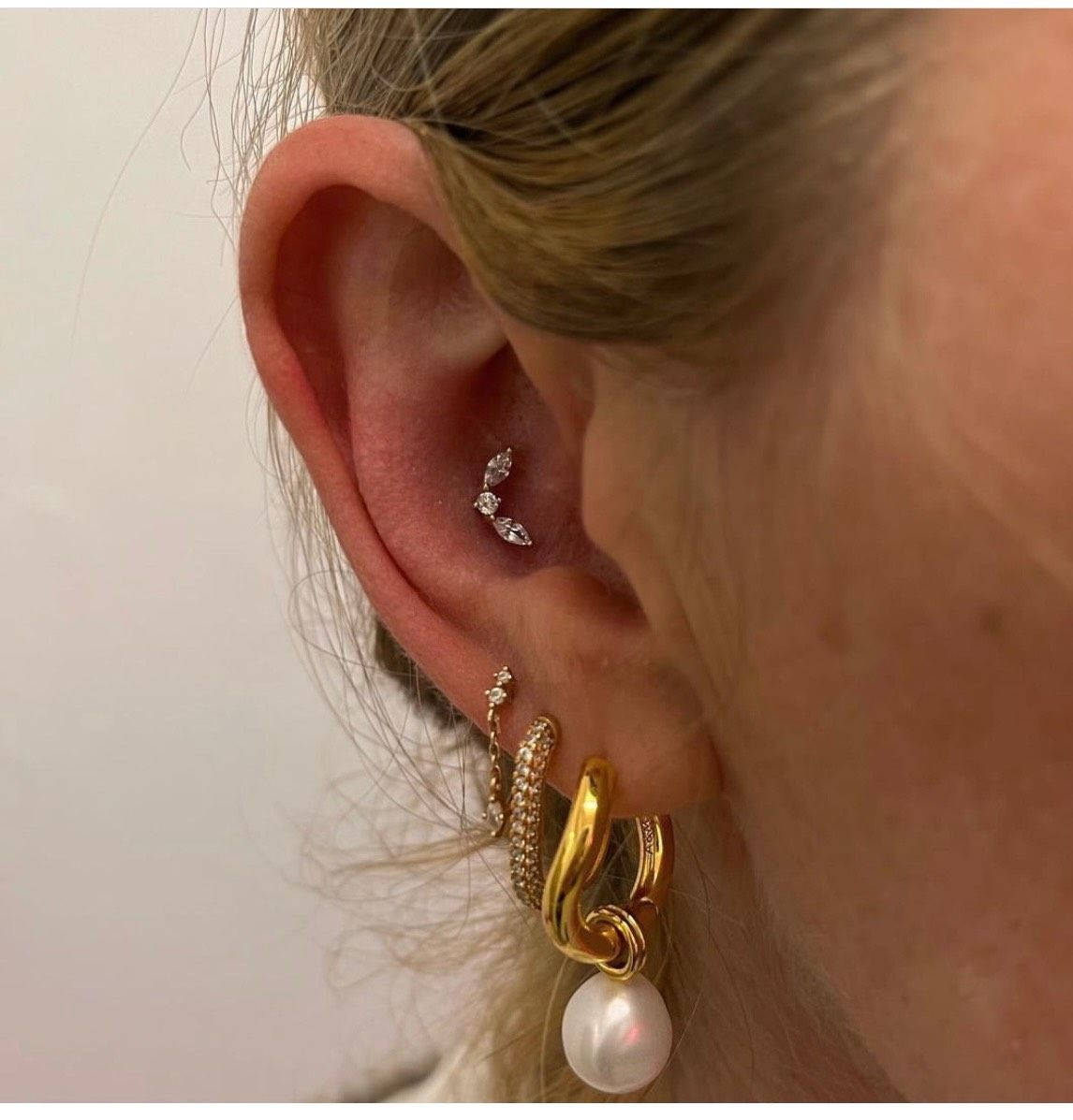 来自英国的小众首饰品牌Astrid & Miyu，品牌创始人