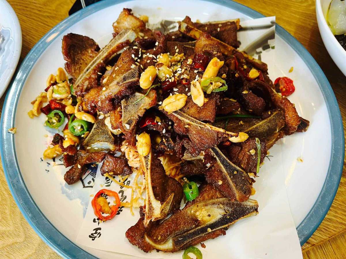 小长假第二天，跟天然氧吧来个邂逅，在山里呆了一天，下山后吃了