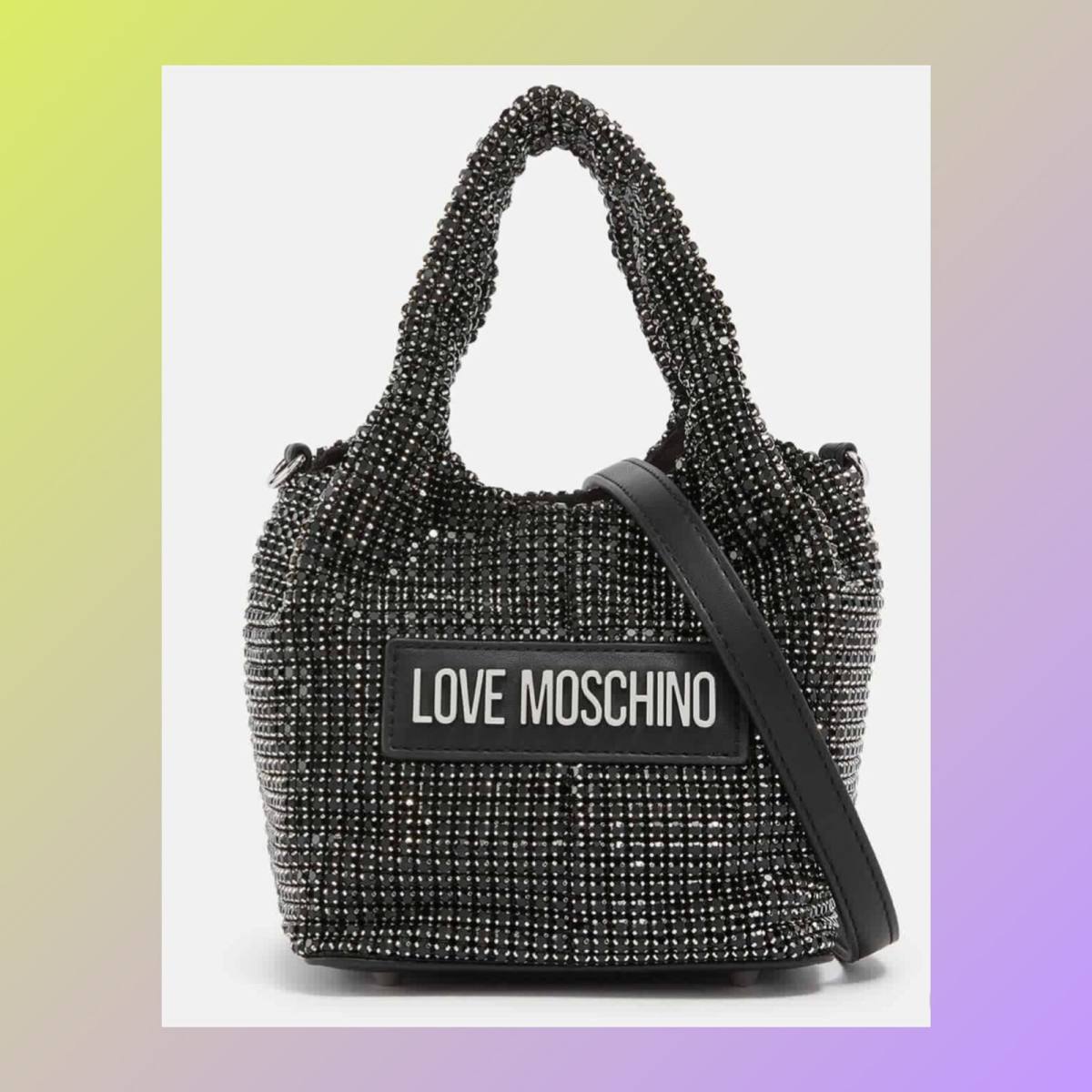 近年来blingbling的包包很受欢迎，特别是小巧精致的款