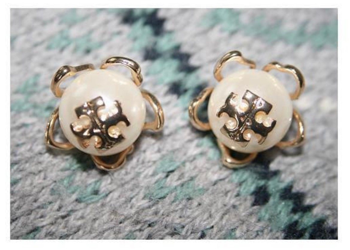 TB家不仅是鞋子好穿，包包好看，饰品类也做得很漂亮，特别是珍