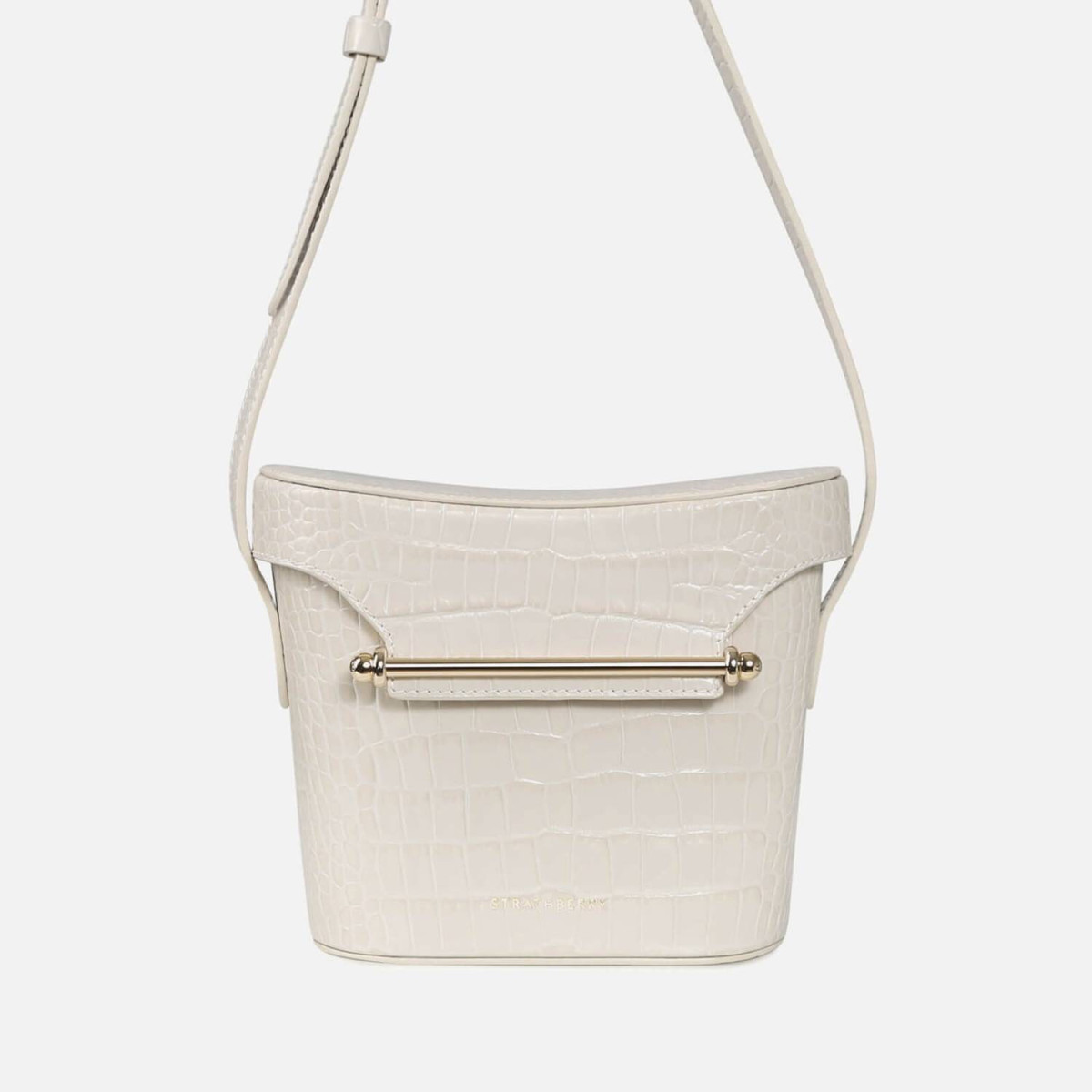 前面分享了Strathberry经典的信封包款式，金属杆设计