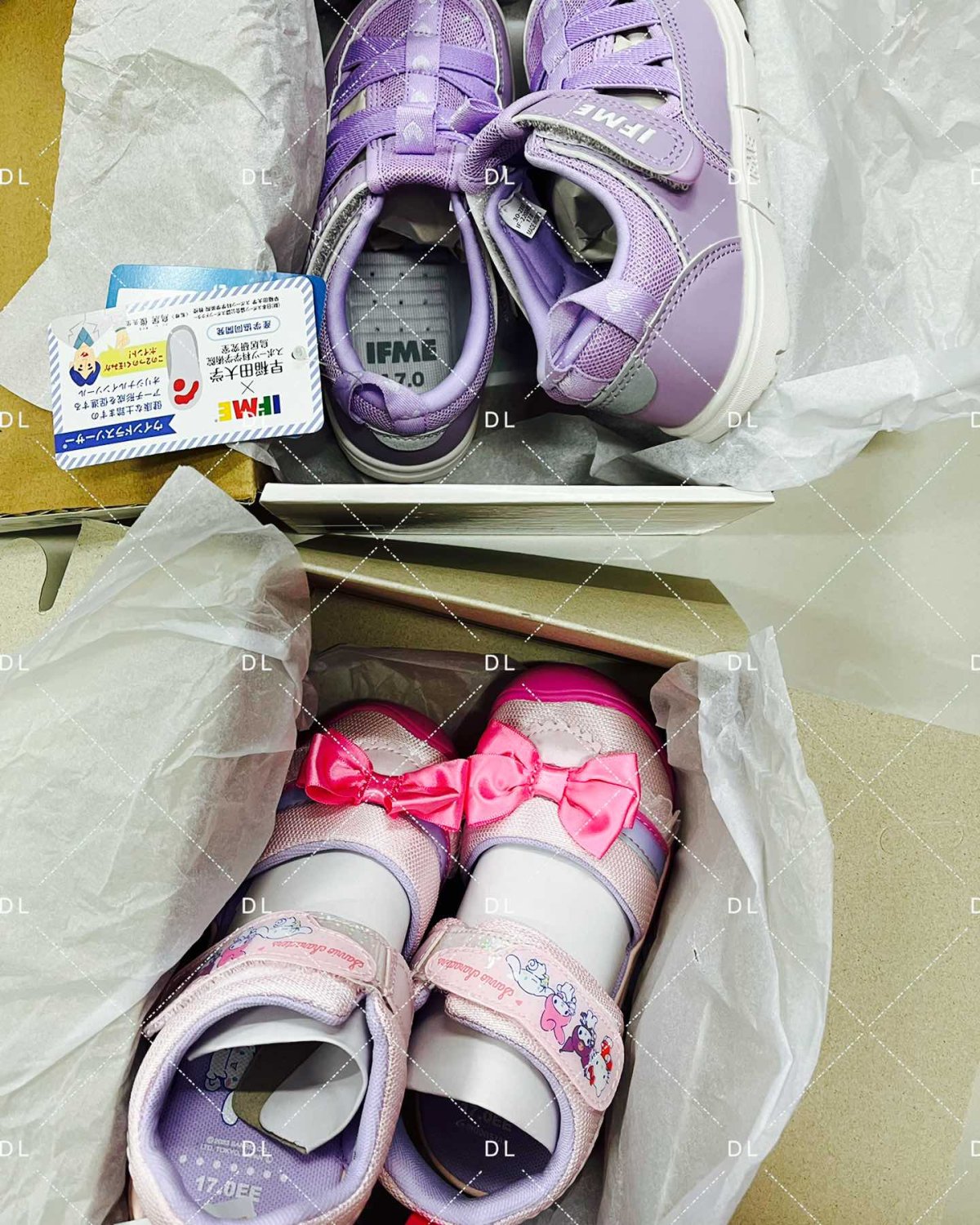 👧去年给孩子买的15码IFME凉鞋穿着很舒服，孩子的小脚硬