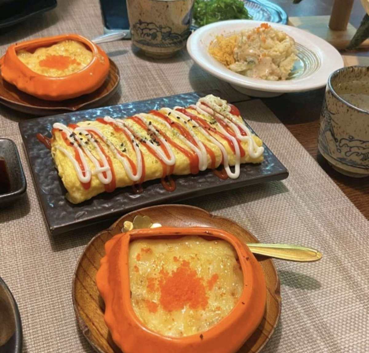 昨天的晚餐是跟队友在外面吃的，抛弃了家里的沫沫宝宝和公公婆婆