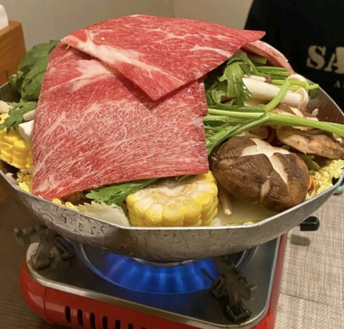 昨天的晚餐是跟队友在外面吃的，抛弃了家里的沫沫宝宝和公公婆婆