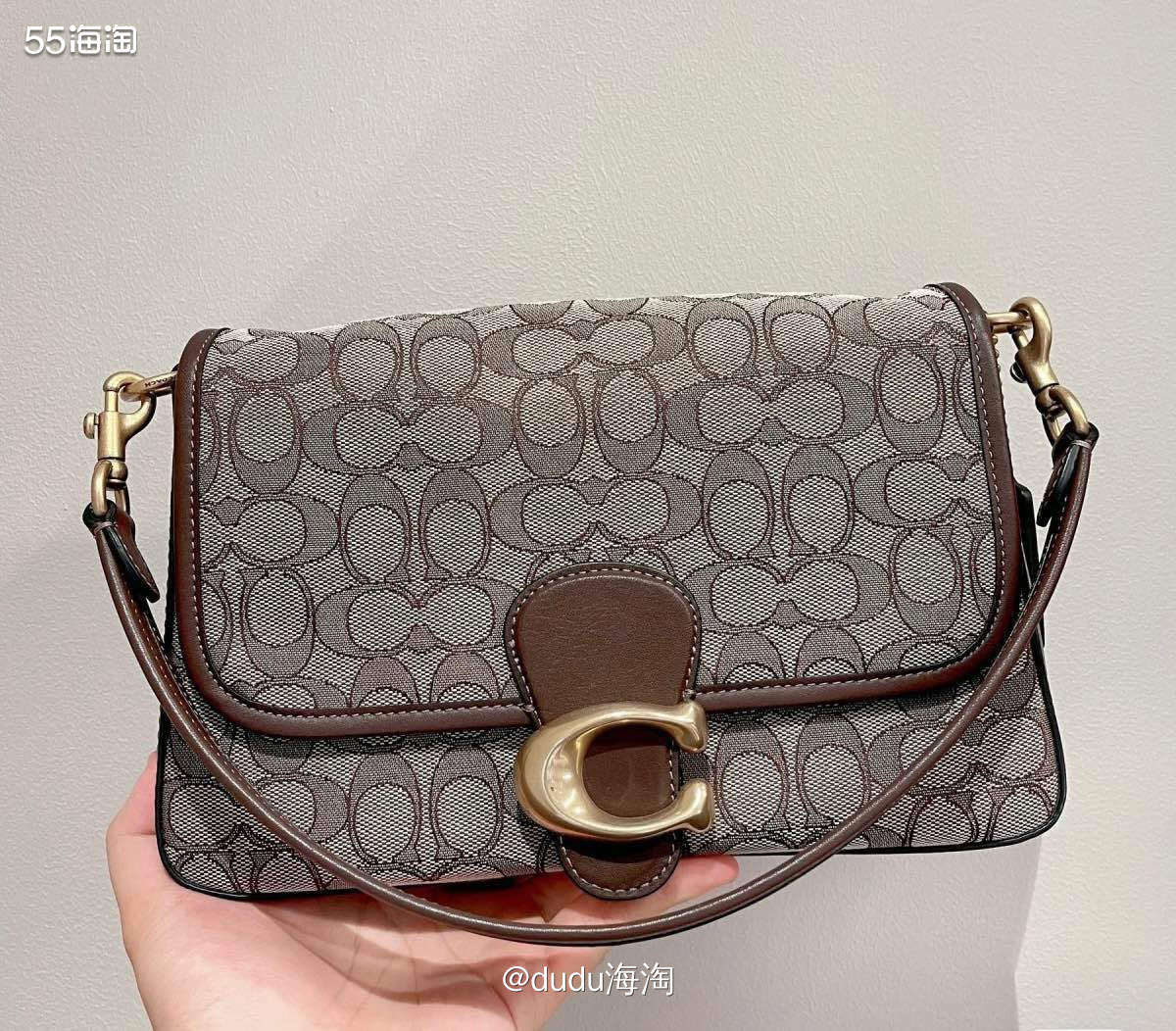 💕相信小伙伴们的衣橱里总会有一个宝贝包包是一年四季怎么搭配