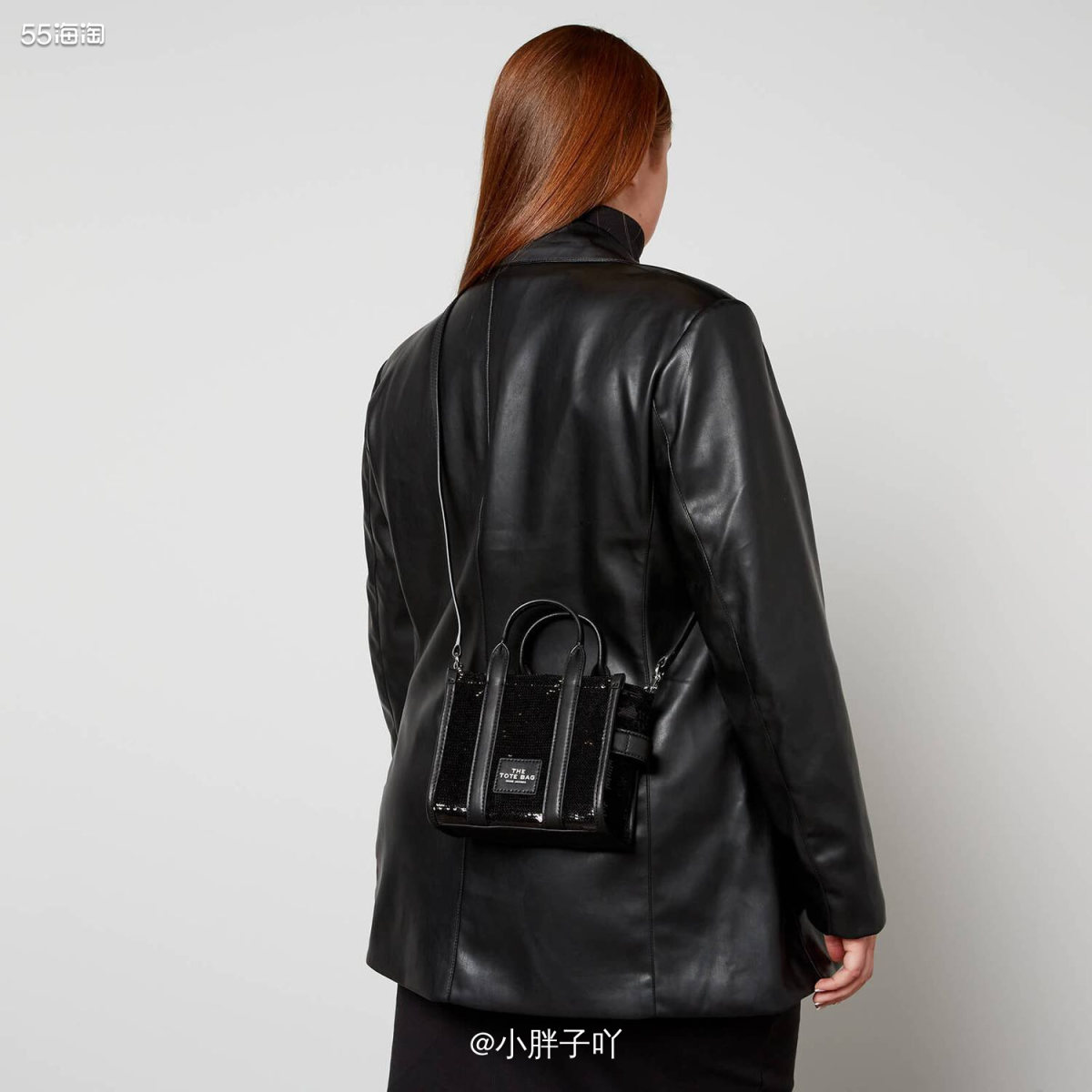 我感觉好像啊，我很少介绍这样子特别亮的款式的包，因为我觉得这