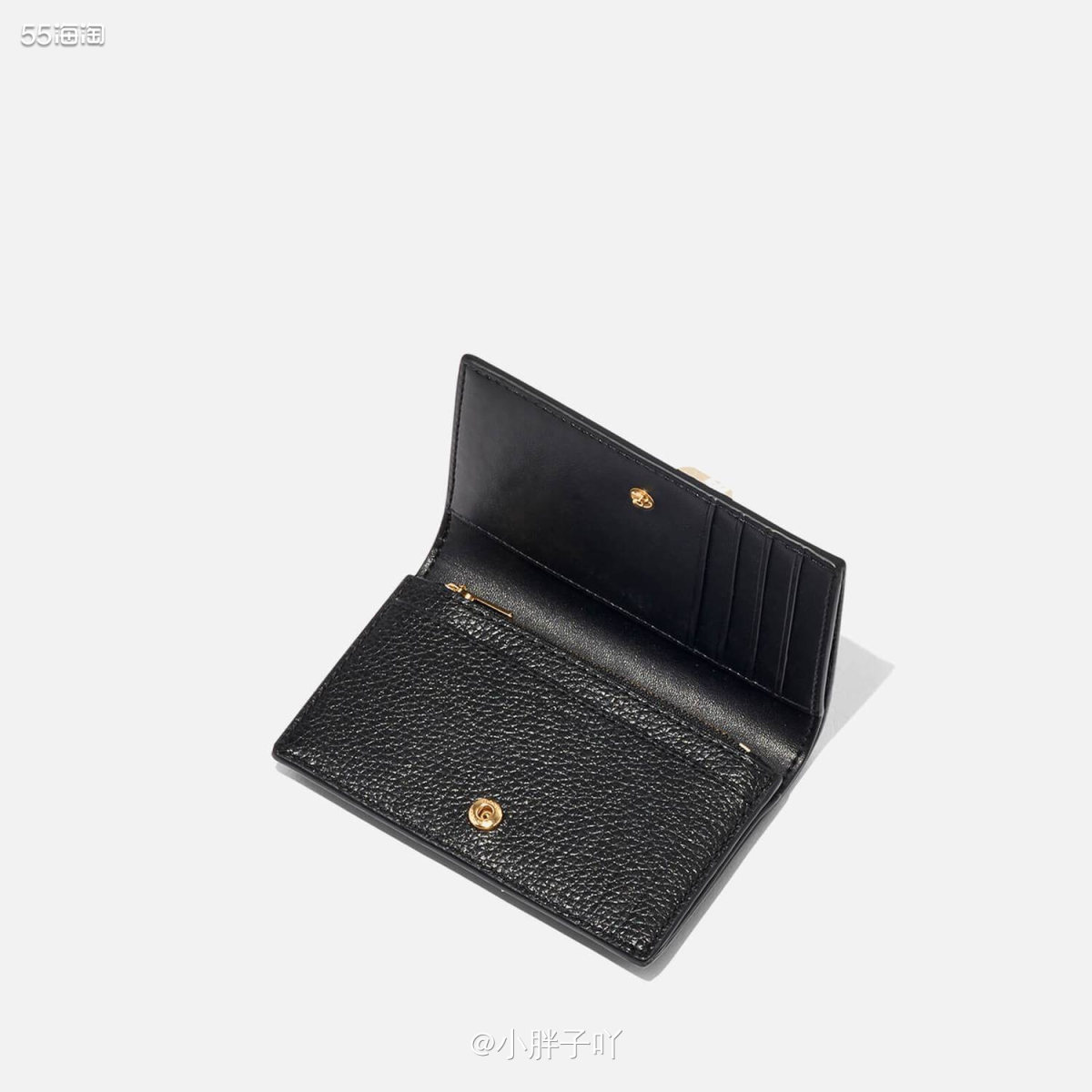 其实吧，我自己是比较少带这样子的卡包类型的，因为现在基本上都