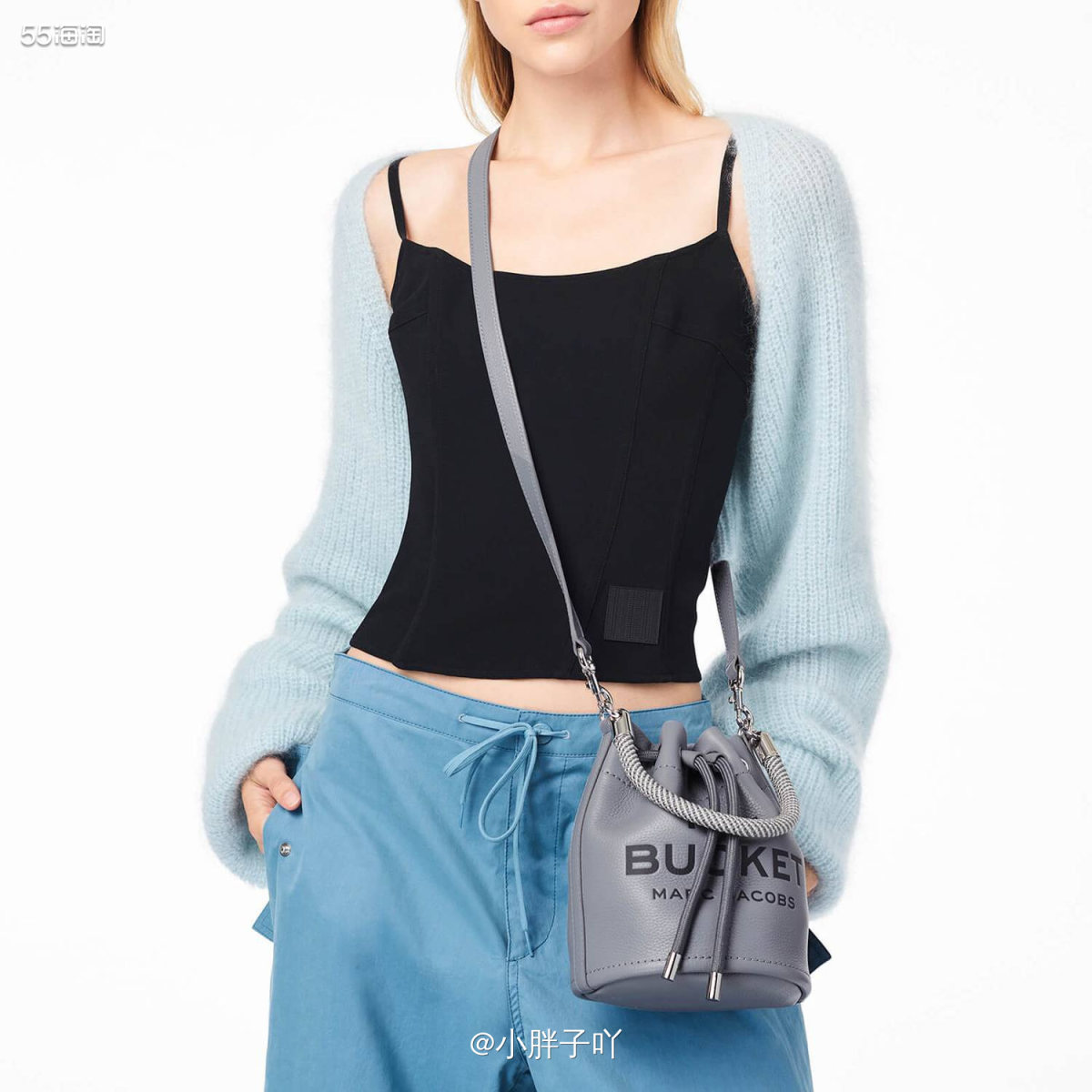 我是很少看到一款包特别喜欢，或者说特别新奇，因为这款包是用我