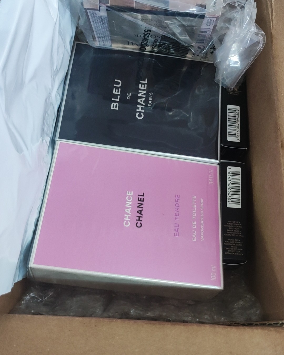 口红58 62 63,双头唇釉69 166,散粉20#，12