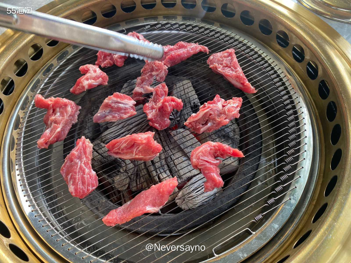 💙韩国街的首尔烤肉馆，吃到了很多韩国特色美食～  🌀去年