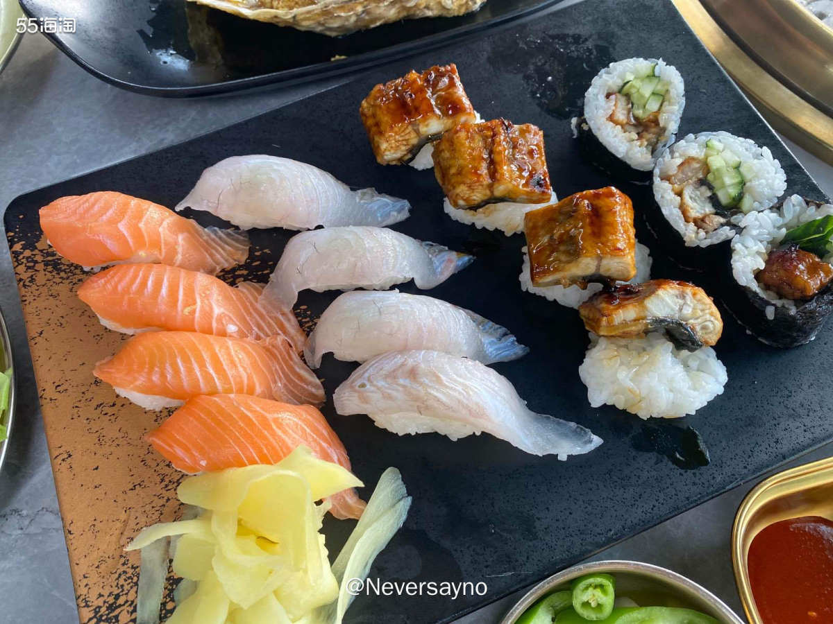 💙韩国街的首尔烤肉馆，吃到了很多韩国特色美食～  🌀去年