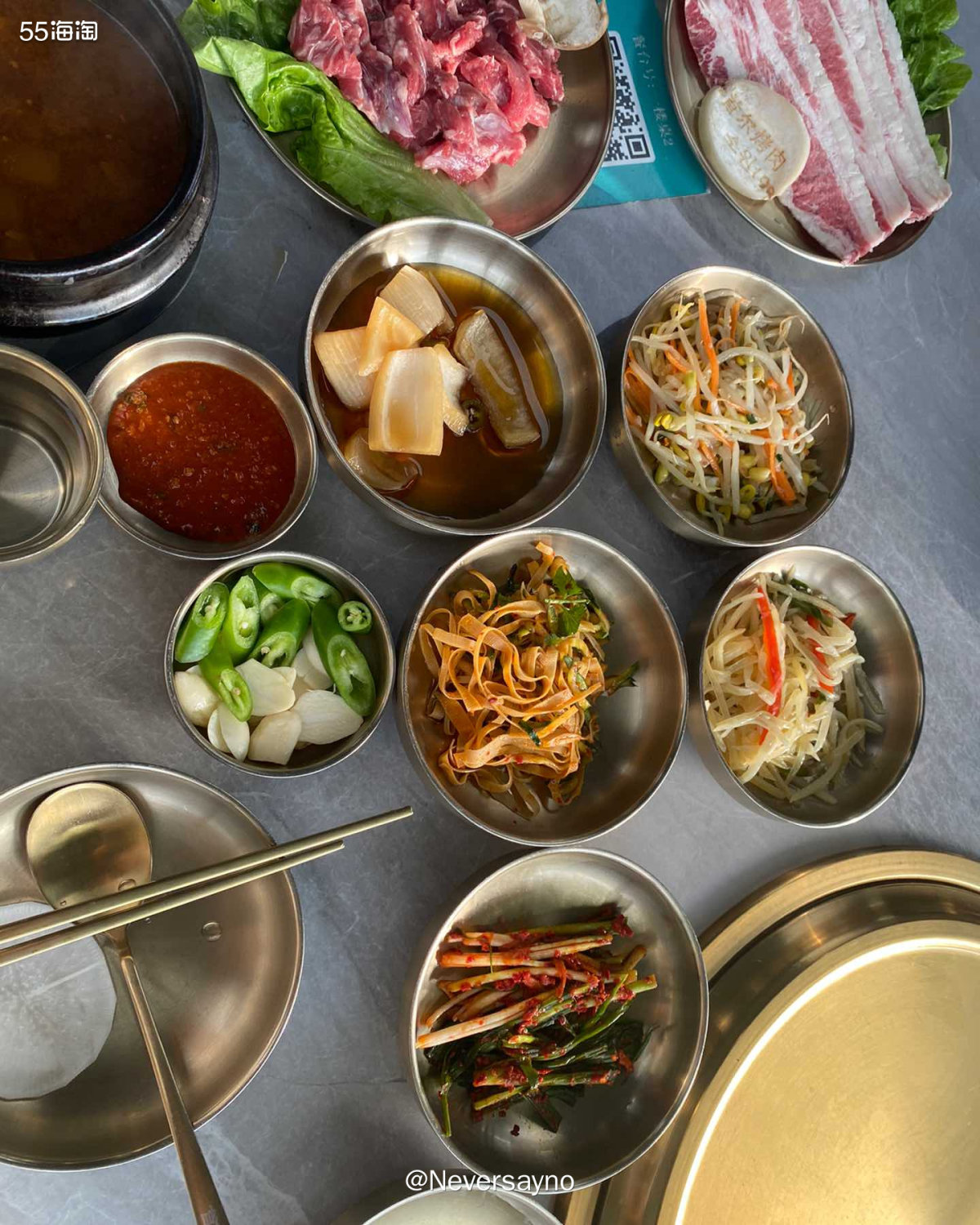 💙韩国街的首尔烤肉馆，吃到了很多韩国特色美食～  🌀去年