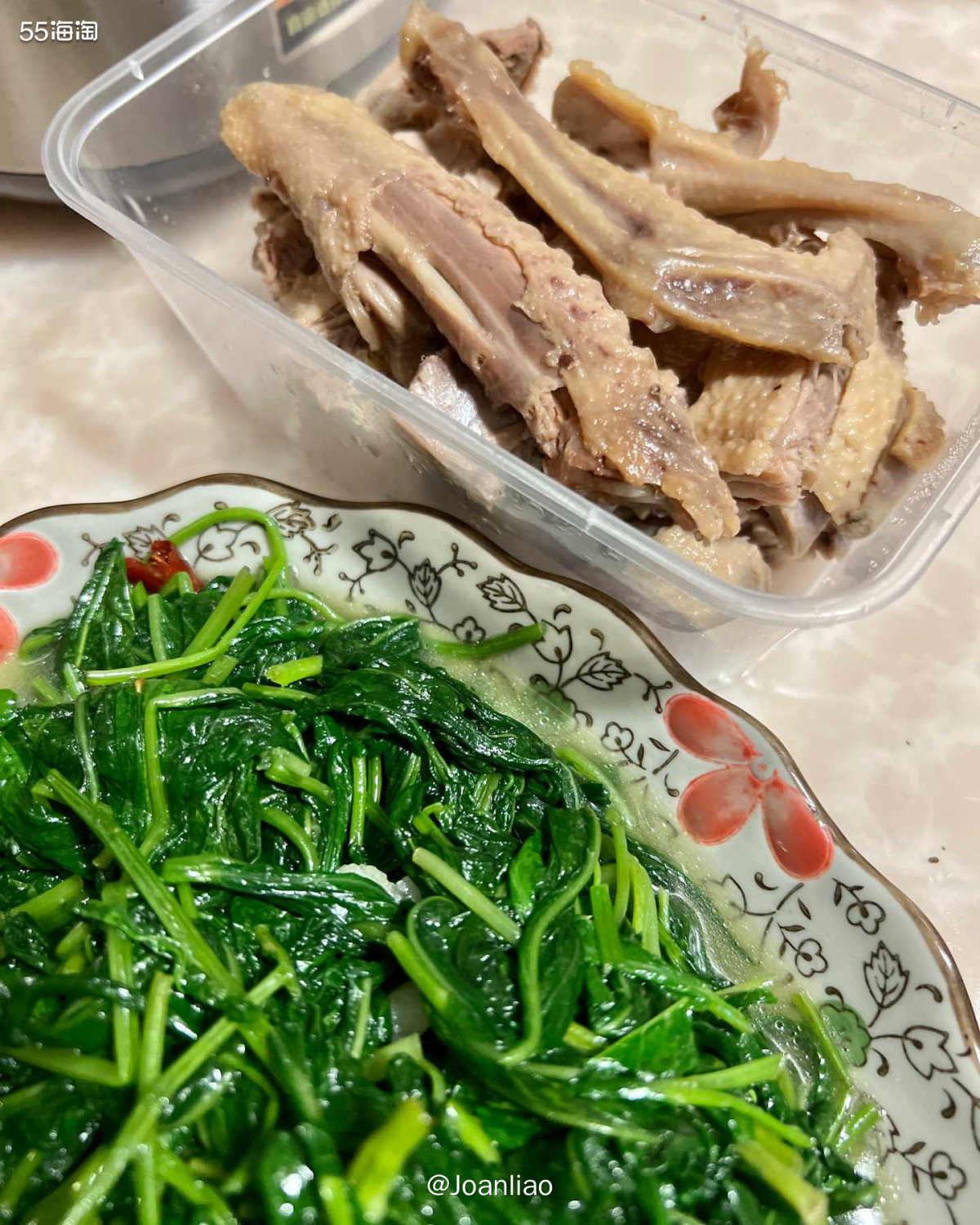 嗯，早上明明就快迟到了，但实在太热了，就拐去公司附近的咖啡店