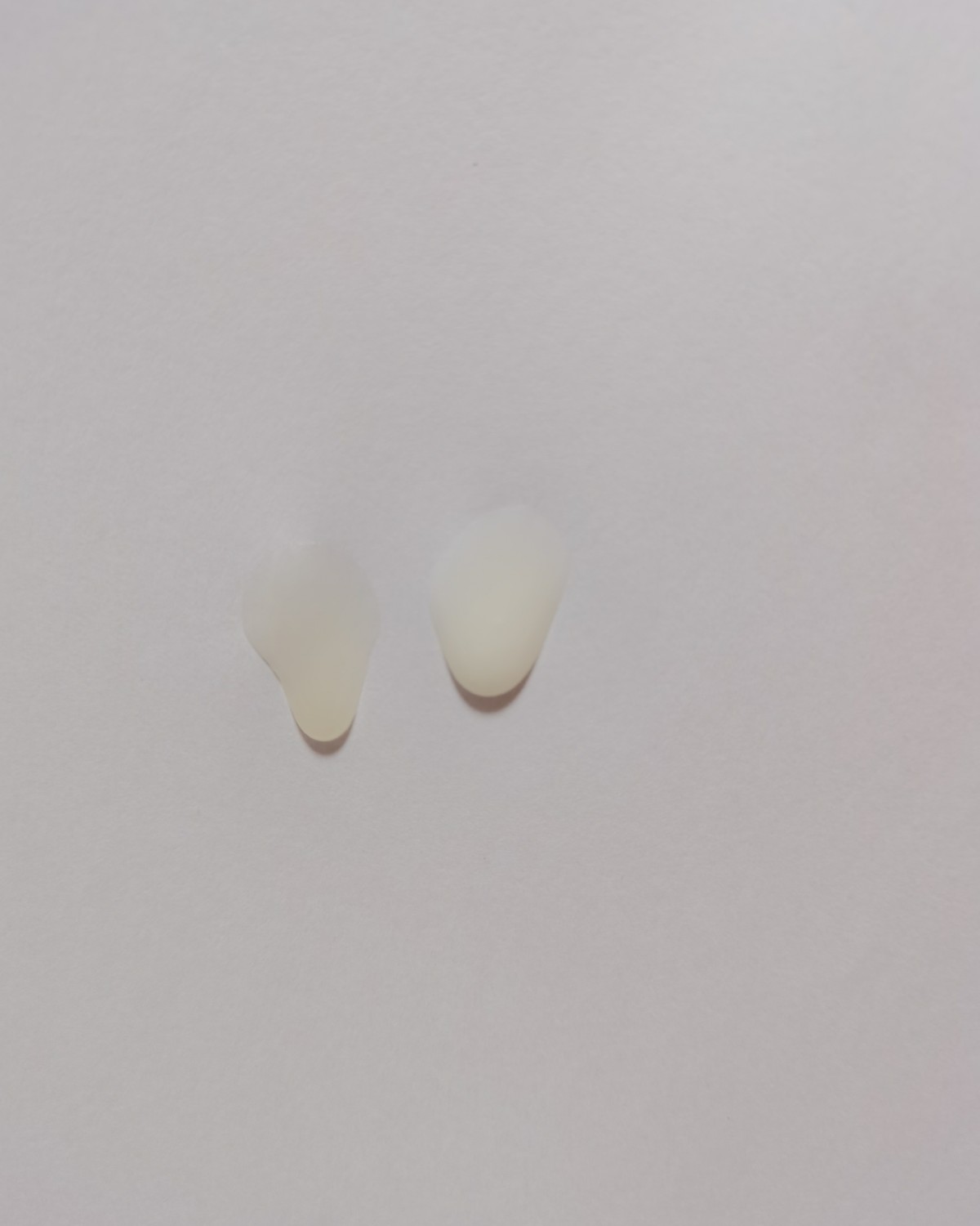 之前突然心血来潮，想对比一下倩碧镭射瓶。正好家里有我之前从旗