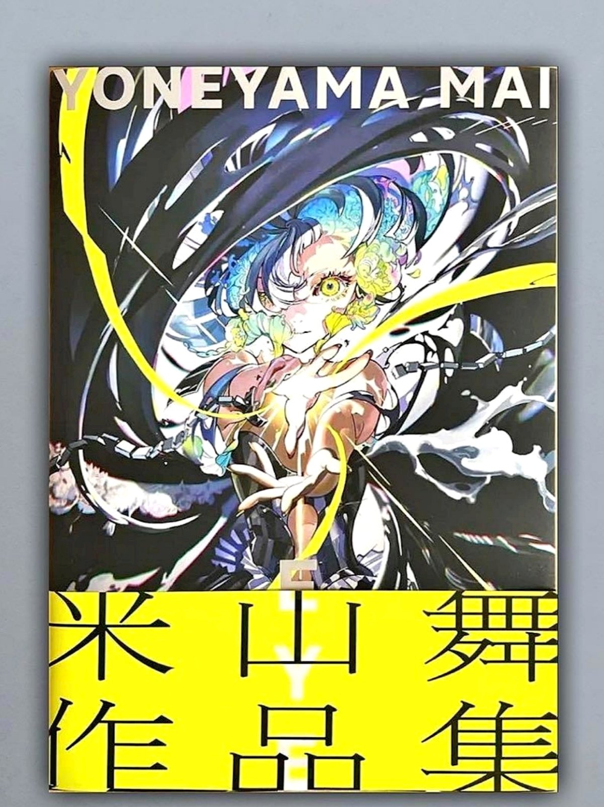 不愧是米山舞，插画无论构图、色彩都是一场视觉盛宴✨。 绚丽的