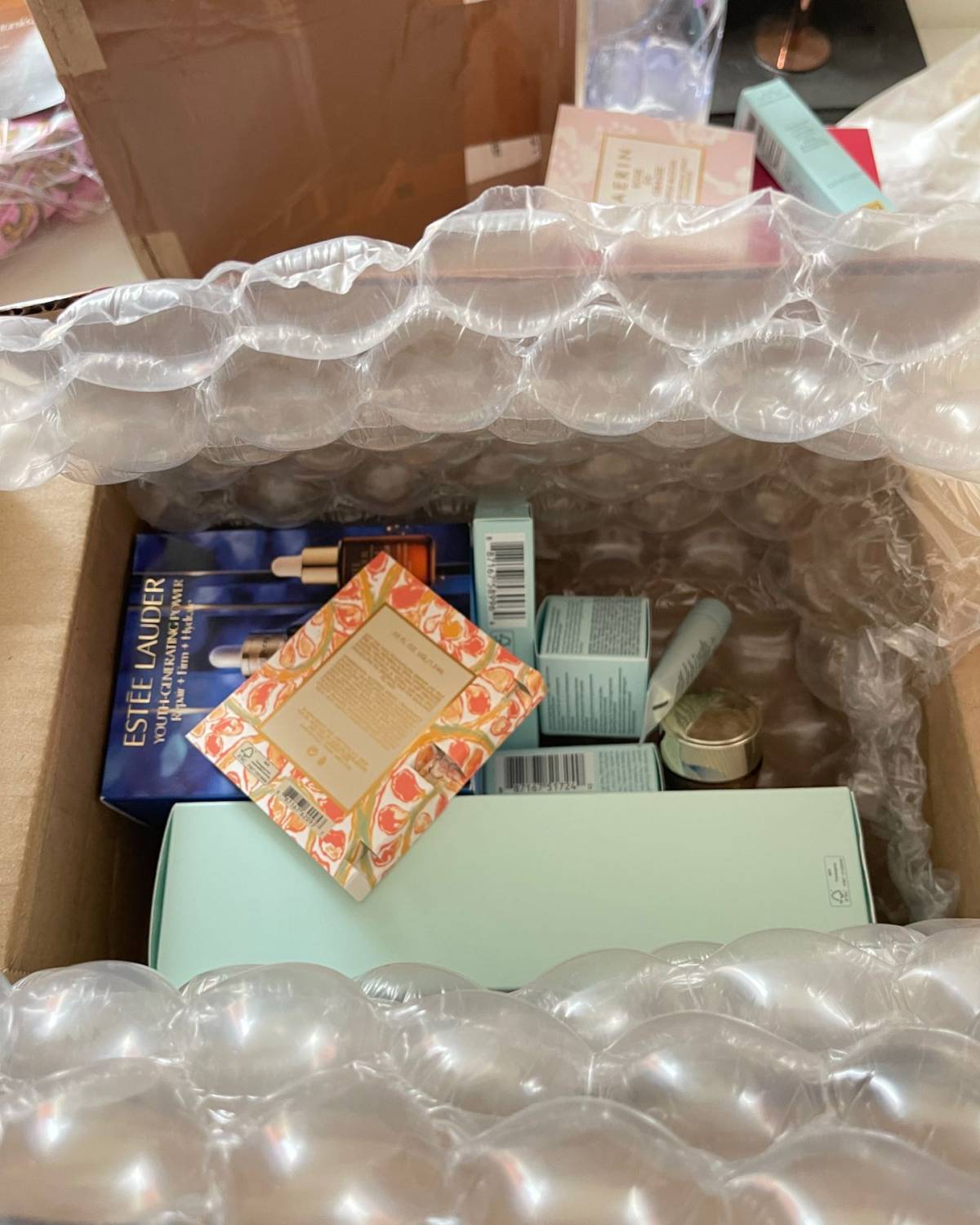 ❤️❤️❤️最近群里的友友们天天都在聊他们购买的护肤品，化妆