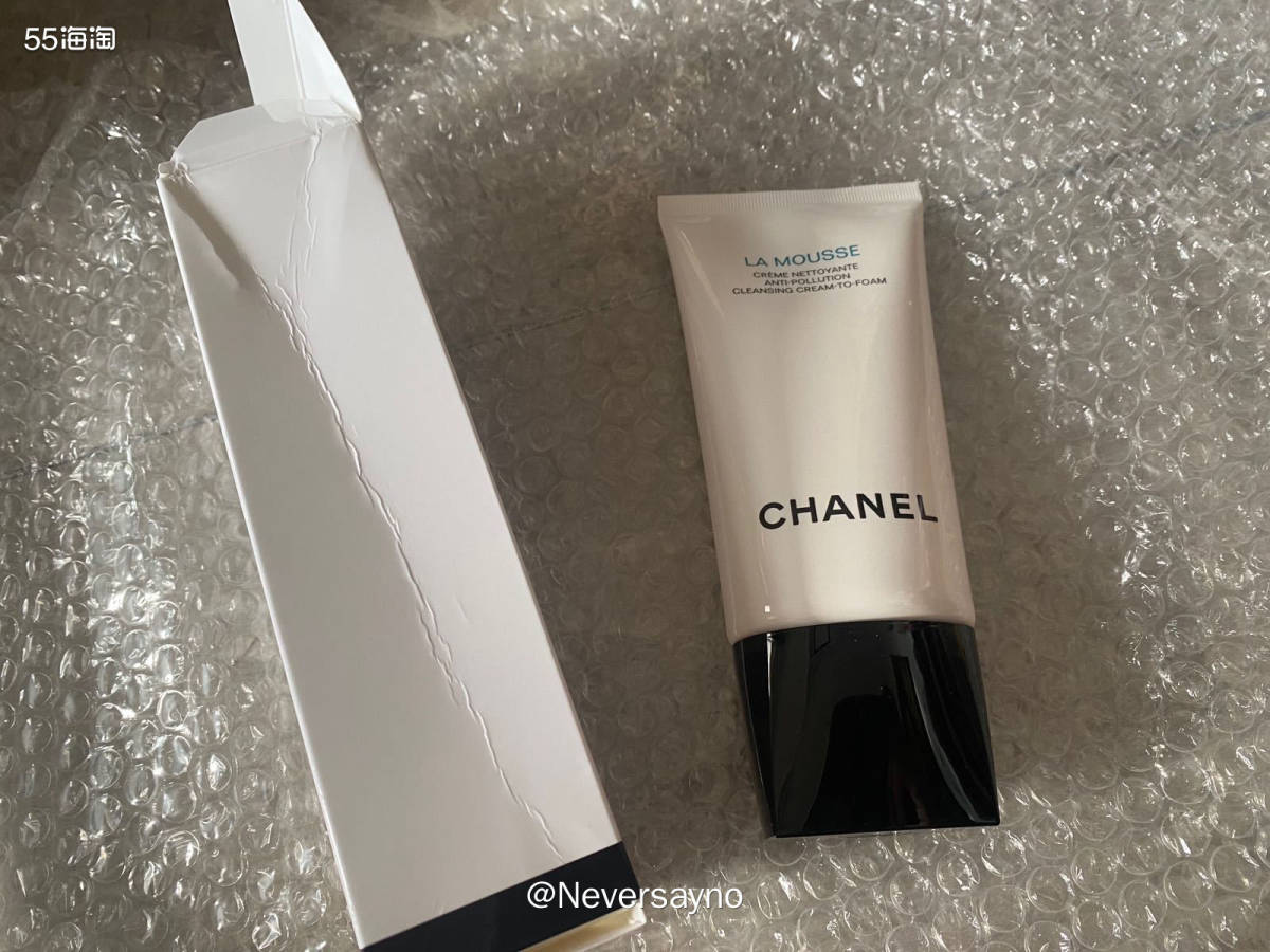 📦继续开箱6月份买的香奈儿洗面奶，有一个有点压盒  ▪️香