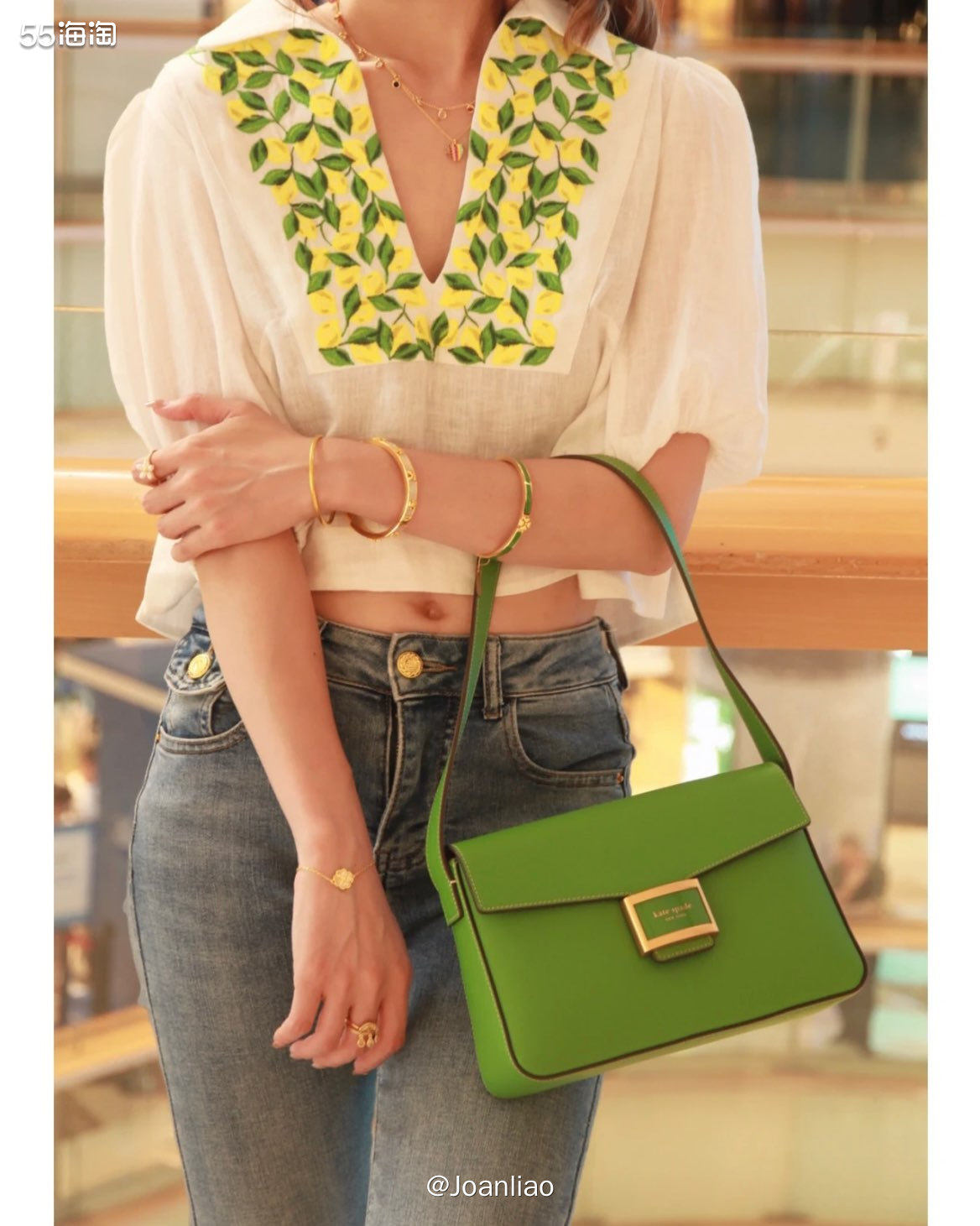 Kate Spade是以包袋、鞋子窜红的美国品牌，简洁灵动的