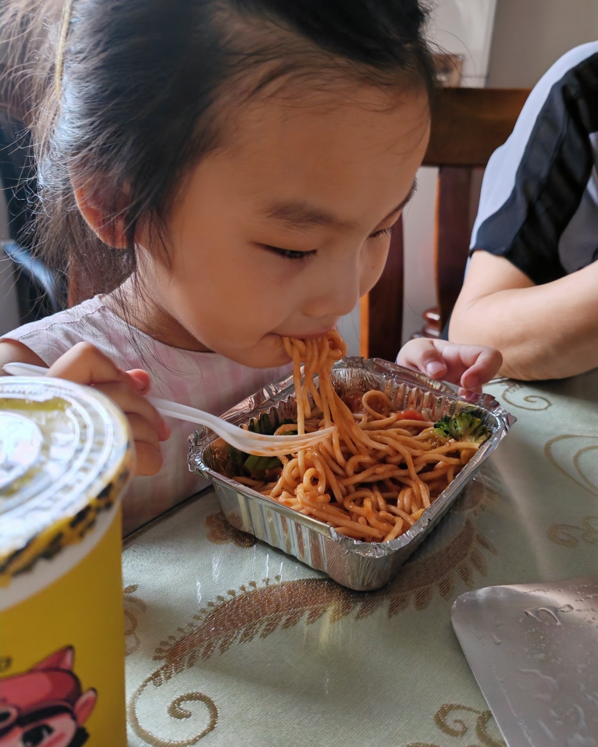 今天我们家沫沫宝宝晚餐和我们都不一样，玩好了一定要去买意面，