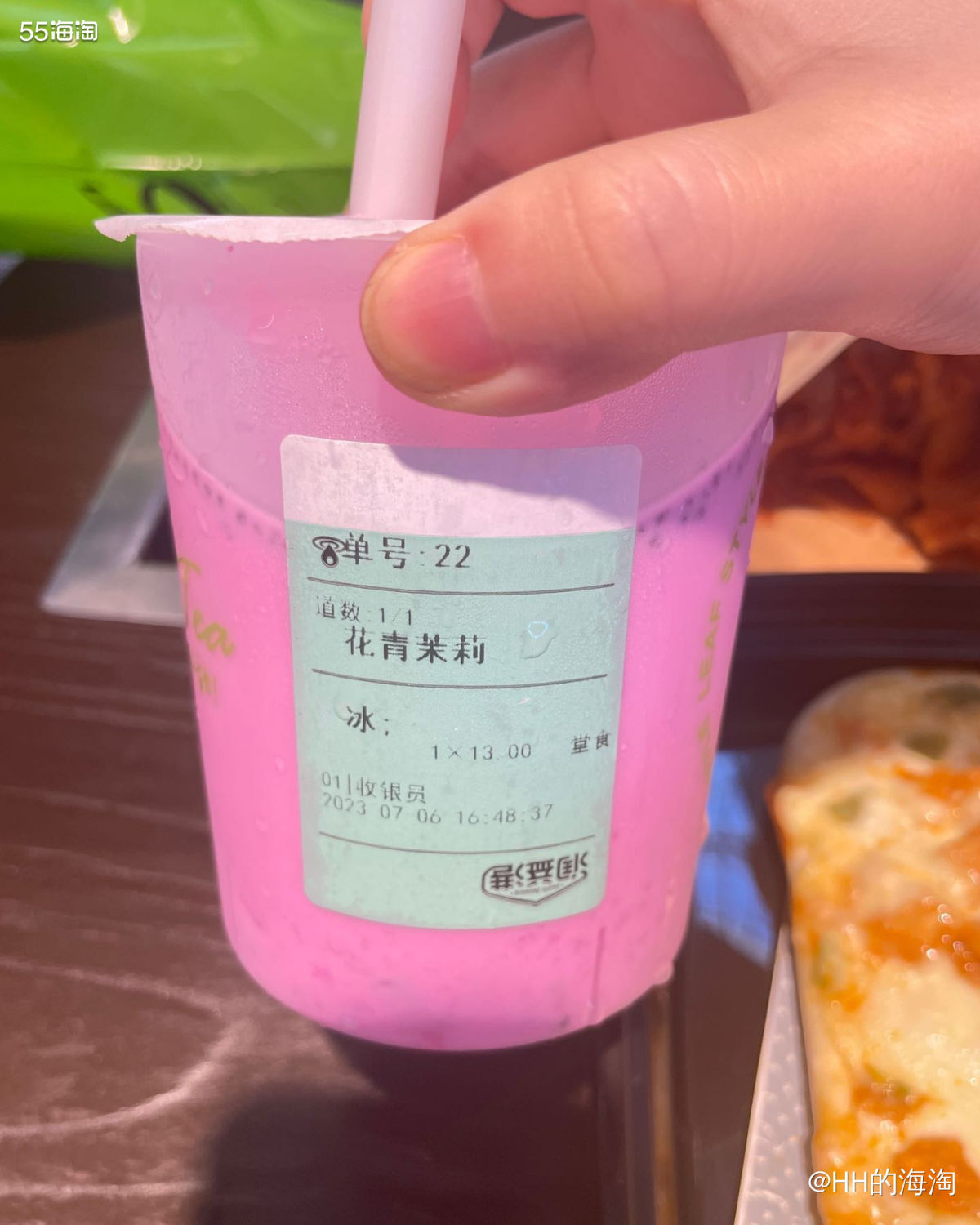 今日晚餐🥣，芝士鸡肉披萨+酱香饼+花青茉莉（有点火龙果）。
