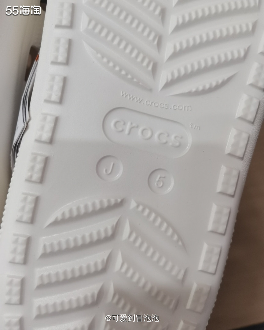 前段时间被小编安利了Crocs洞洞鞋，走集美速递买了1单，上