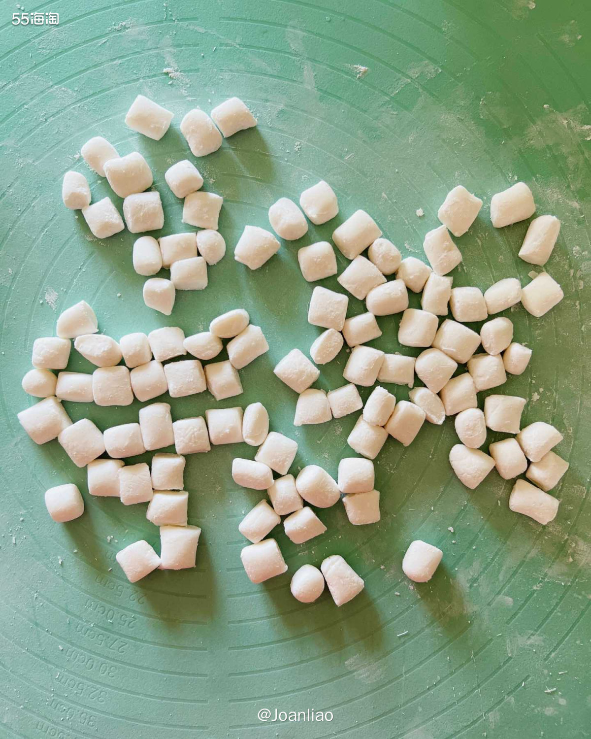 今天刚好家里煮了绿豆汤，就想到前几天看了美食博主做的阿达籽，