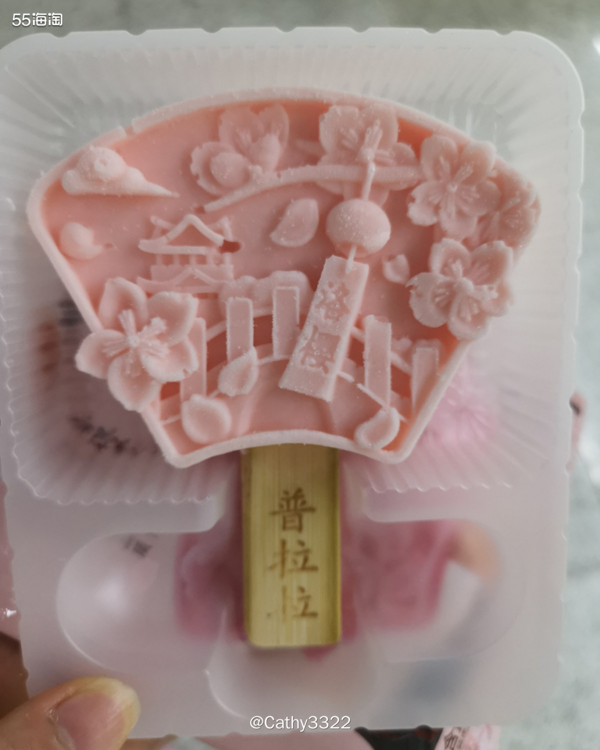 ⭕️便利店冰箱上的二维码扫了一下，便利店随手拿的雪糕，看包装