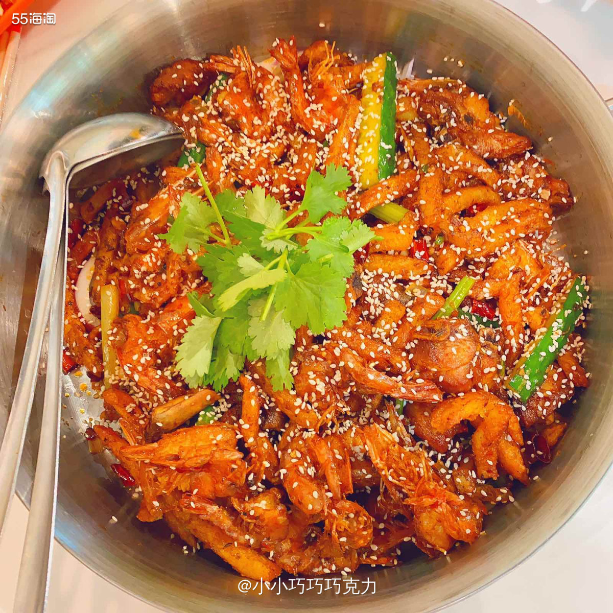 又是周一打工日看了眼菜单，周一食堂真是没一个我爱吃的菜，我家