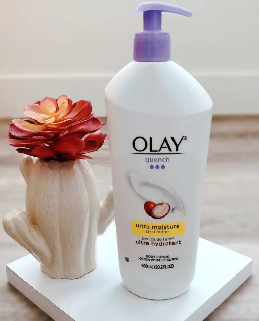 这款身体乳的滋润程度非常足够，质地轻盈不粘腻，涂抹后可以直接