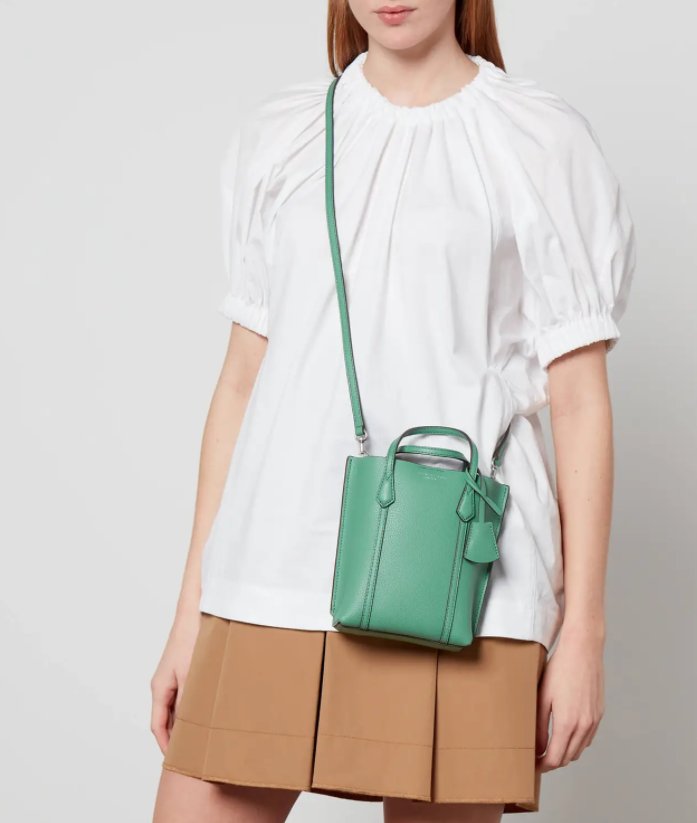 TB的perry系列mini包也是可盐可甜的简约大气风格！尺