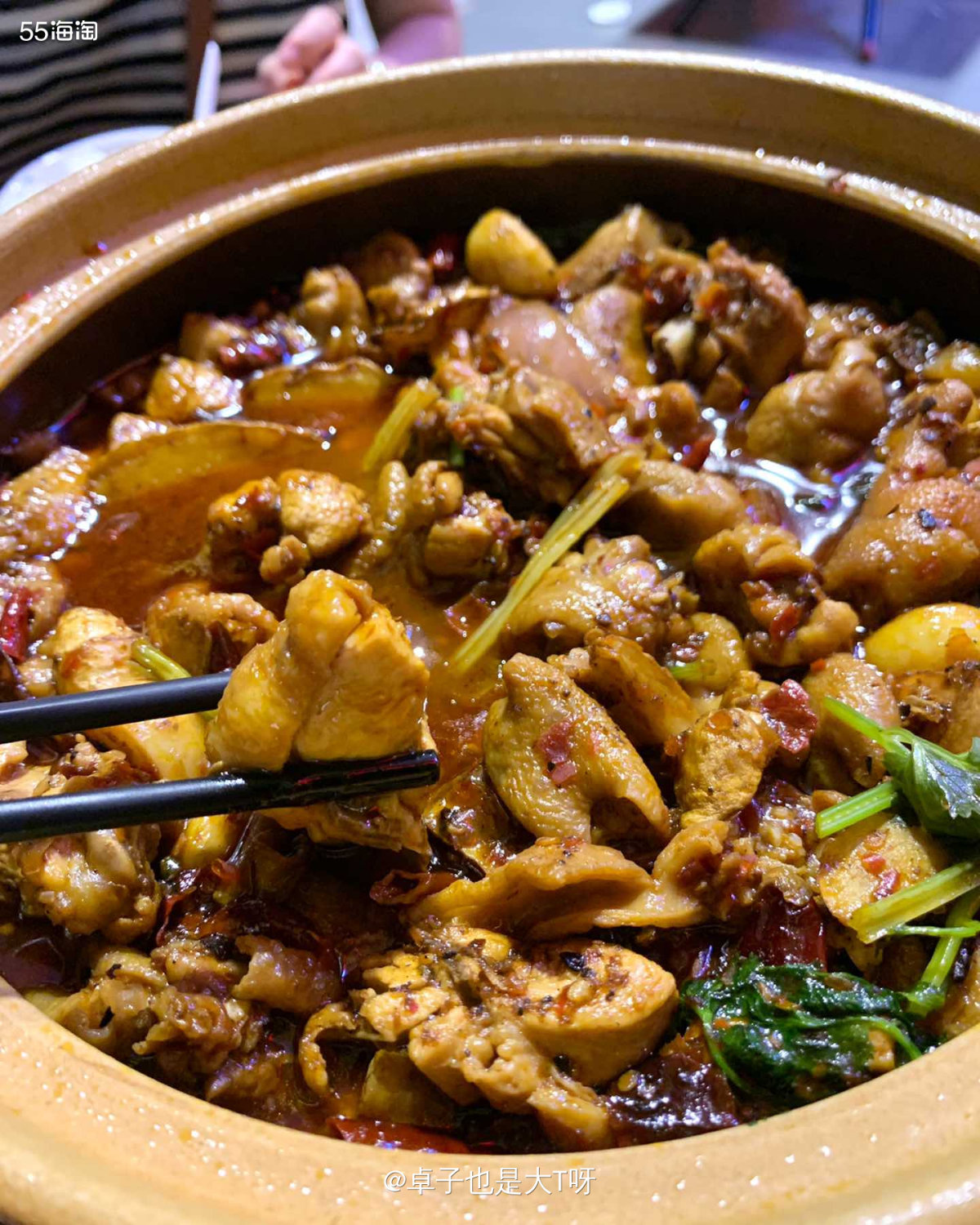 家楼下附近一条街开了好多餐厅，之前那边都没有人过去的，但是最