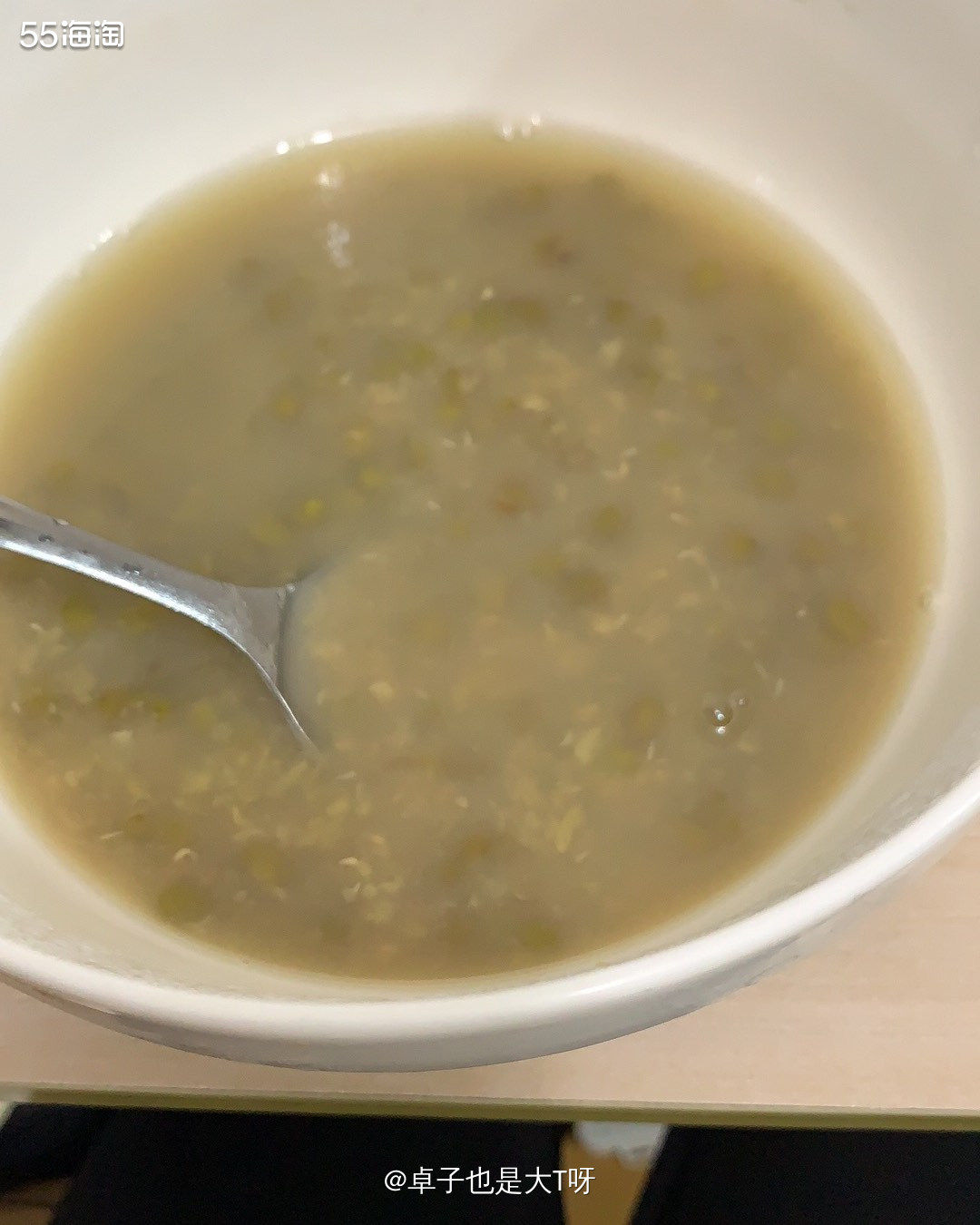 绿豆糖水应该很多人都喜欢吃这种沙沙的绿豆糖水吧！分享一个我煮