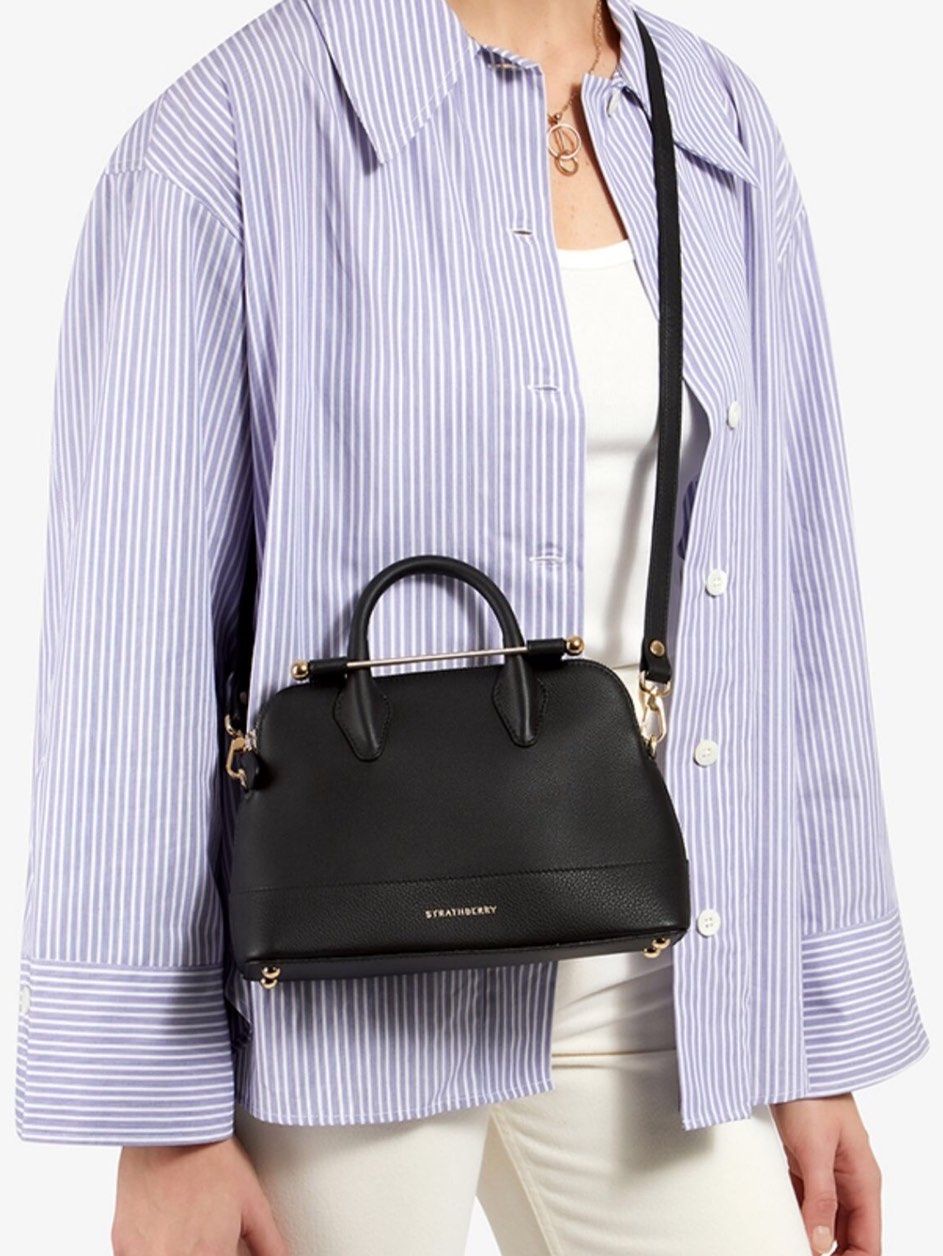 Strathberry除了经典款信封款包型，新品还有挺多颜值
