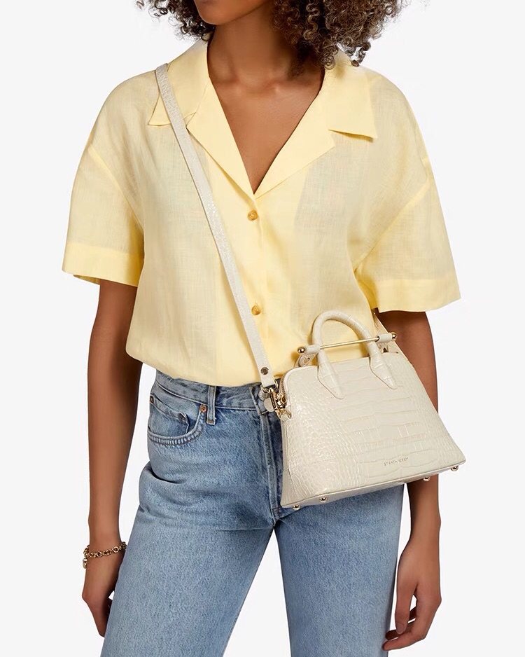 Strathberry除了经典款信封款包型，新品还有挺多颜值