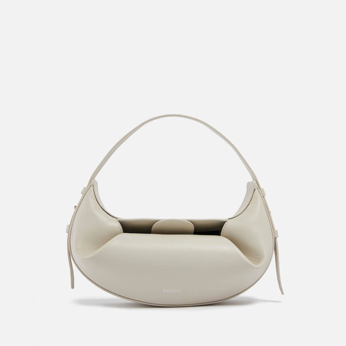 Yuzefi是来自英国🇬🇧的小众设计师品牌，设计师会把生