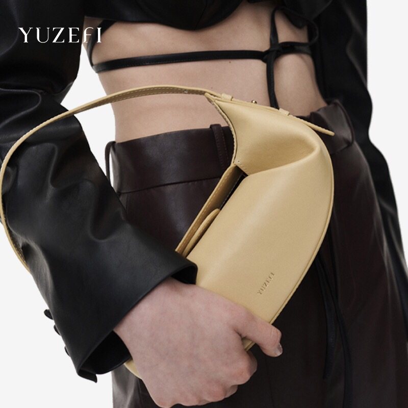 Yuzefi是来自英国🇬🇧的小众设计师品牌，设计师会把生