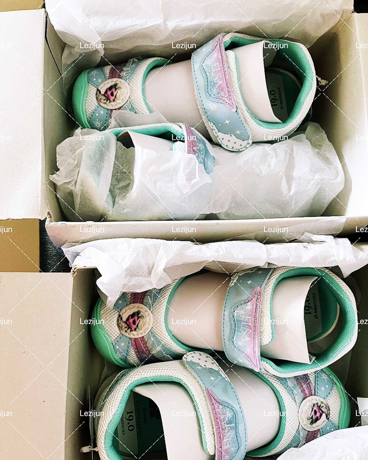 💝小女生都喜欢冰雪奇缘，想装扮成艾莎的样子，喜欢水晶鞋，看